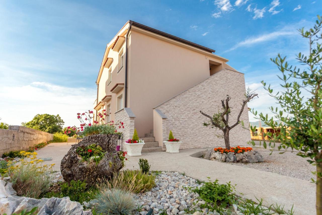 Apartments Didi Omisalj Exterior photo