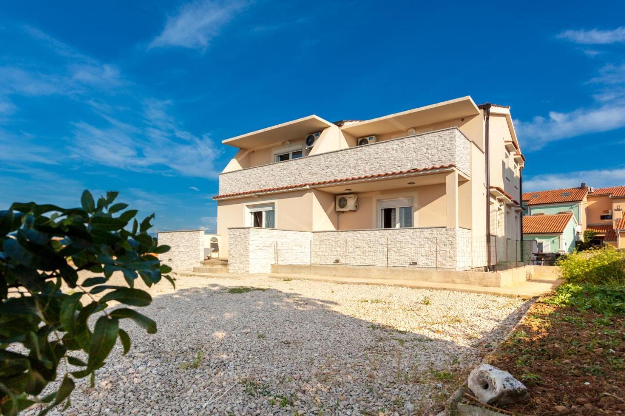 Apartments Didi Omisalj Exterior photo